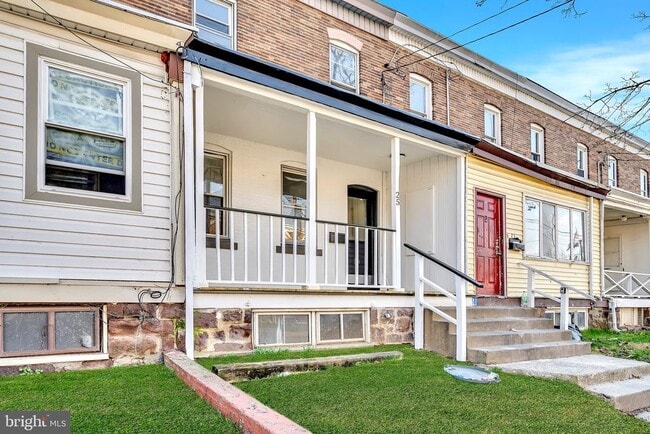 Building Photo - 25 Adella Ave