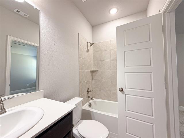 Building Photo - 6401 Graceland Dr