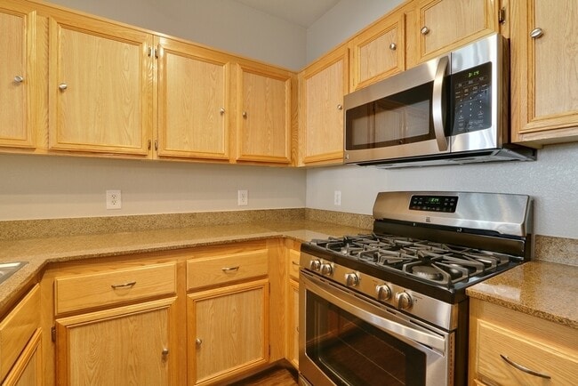 Building Photo - Upgraded Northwest 1 Bedroom Condo with At...