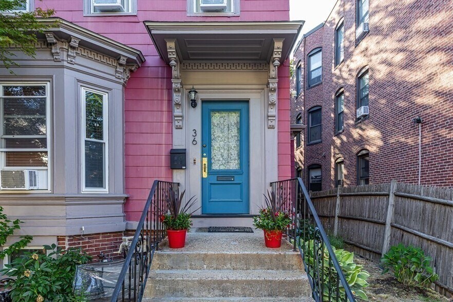 Building Photo - 36 Cedar St