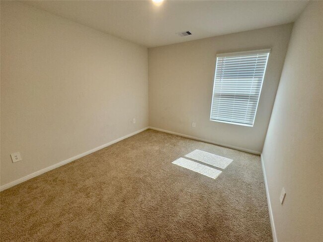 Building Photo - 1302 Camden Ln
