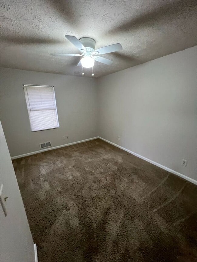 Building Photo - Beautiful 2-Bedroom Townhome in the Highly...