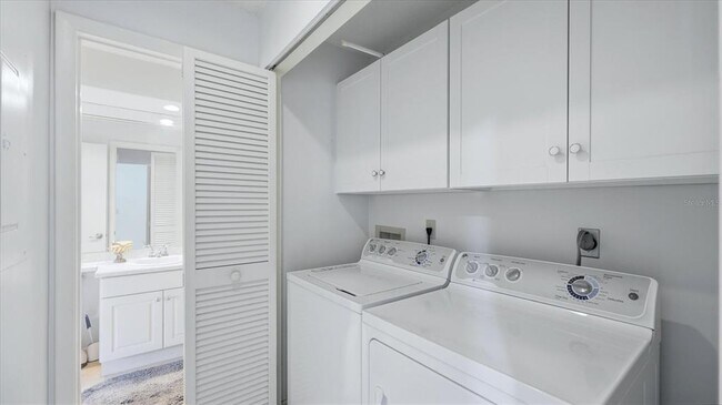 Building Photo - 5350 Myrtle Wood