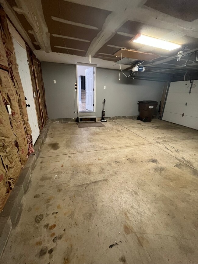 Building Photo - 4235 Straight Arrow Rd