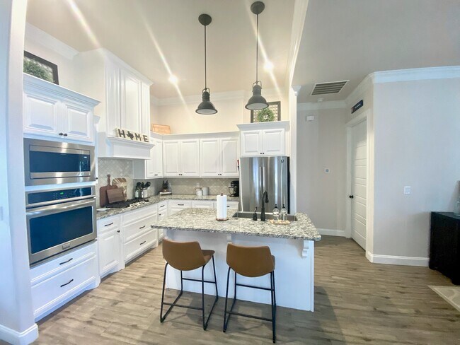 Building Photo - 1215 Desert Rose Dr