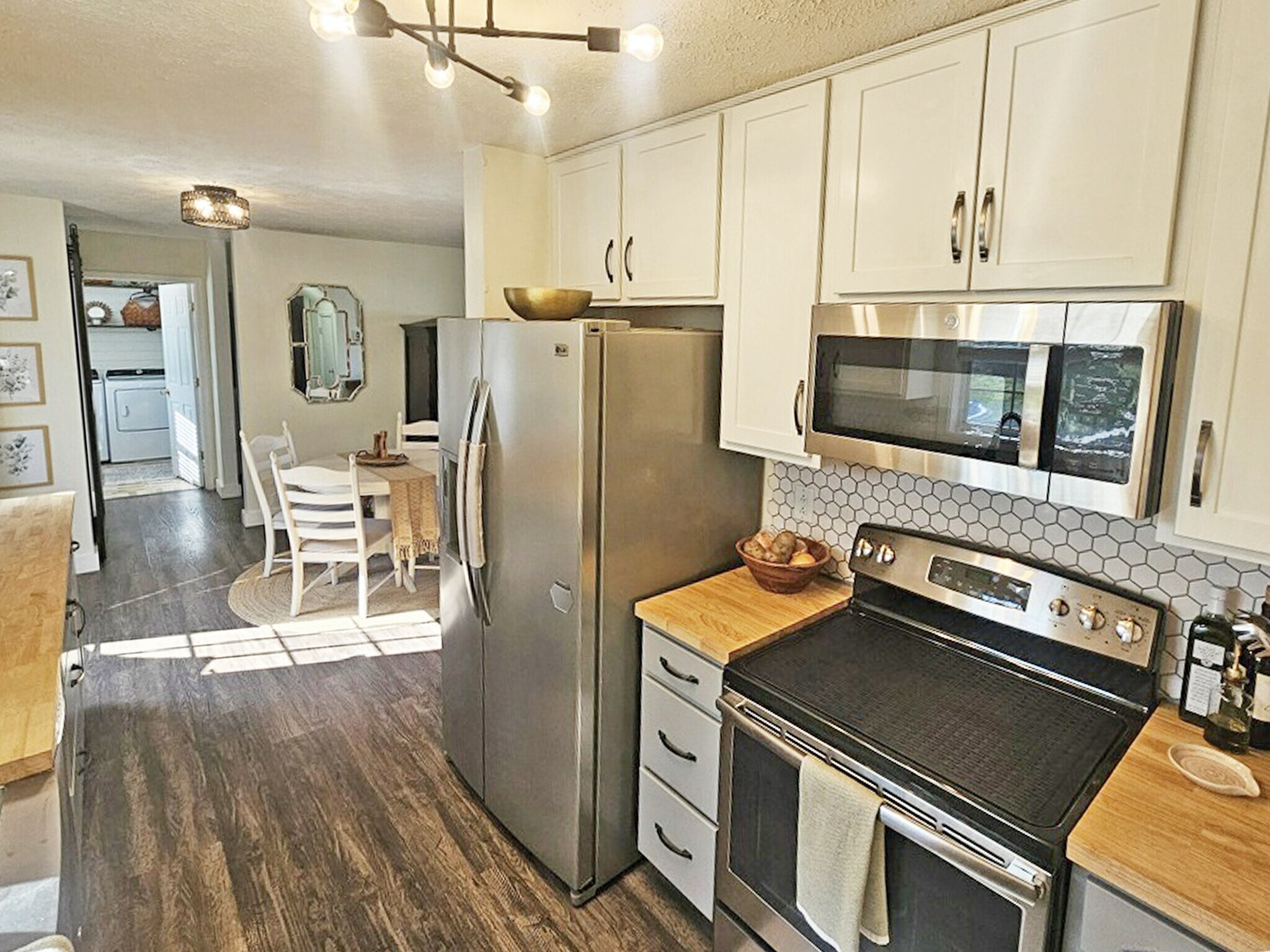 Building Photo - 1585 Cedar Springs Cir