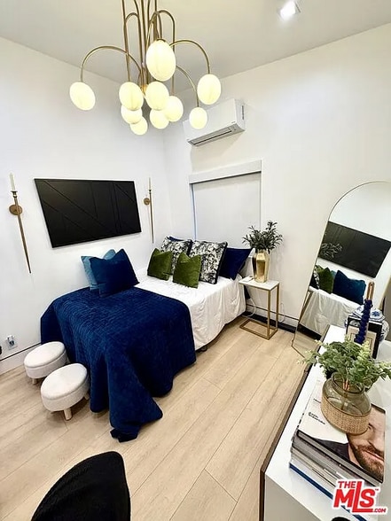 Building Photo - 5561 1/2 El Canon Ave