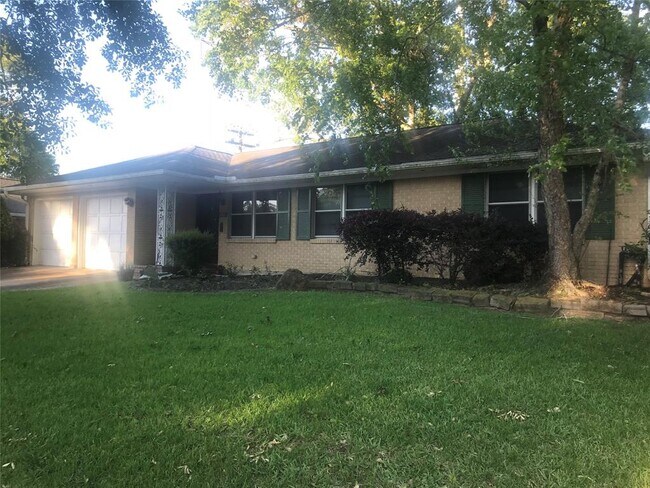 Primary Photo - 1806 Foxwood Rd