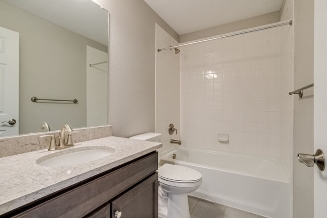 Building Photo - Spacious 4BR Townhome in Denver