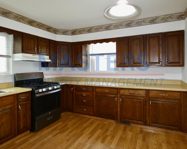 Building Photo - Spacious 4-Bedroom Home with 2 Full Baths & Detached Garage
