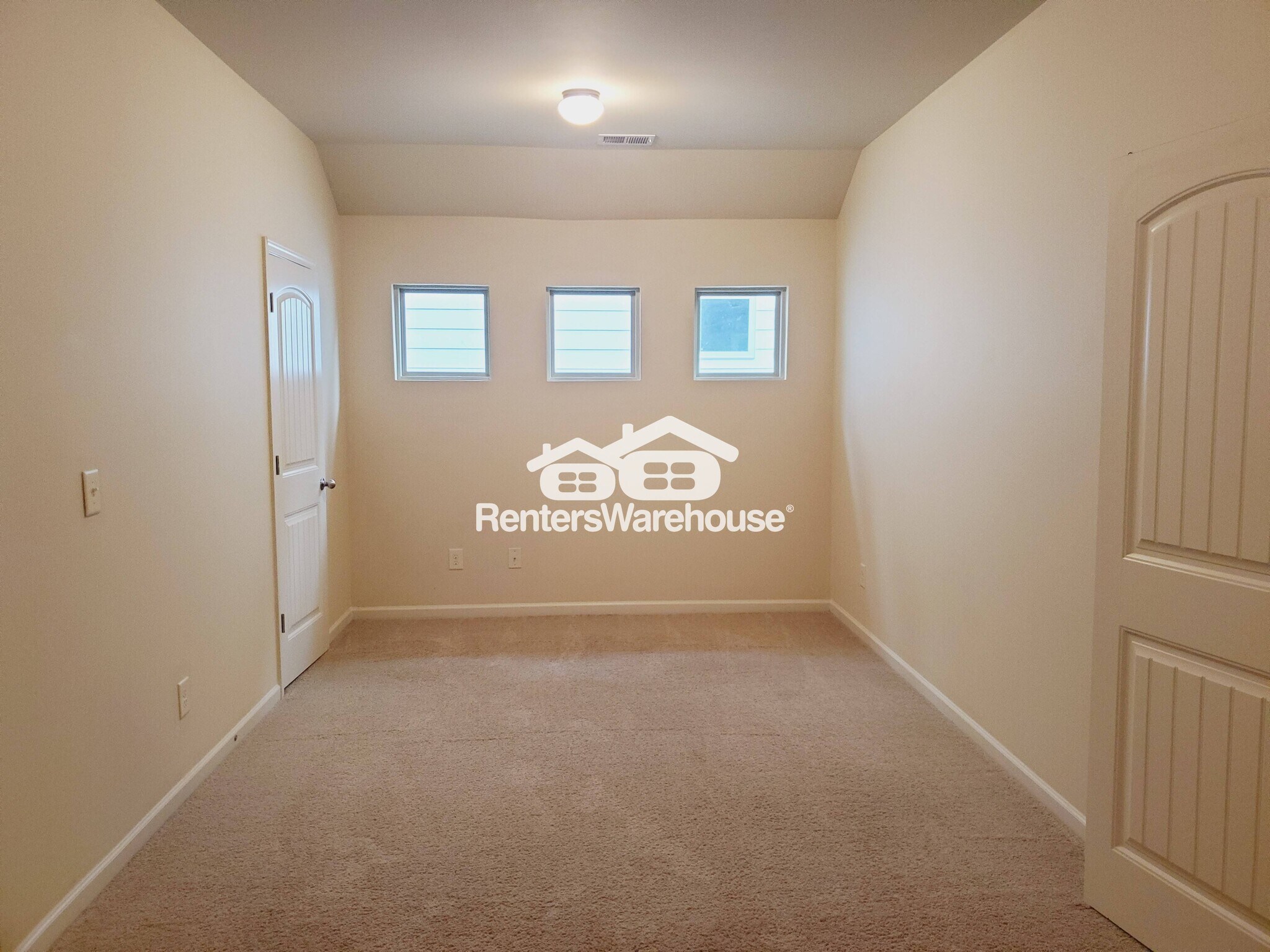 Building Photo - 1820 Homeside Dr
