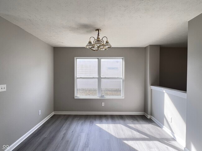 Building Photo - 713 Hollowood Ln