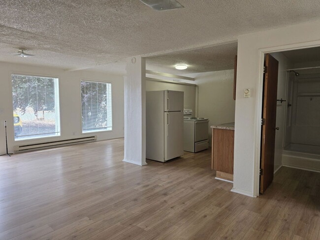 Building Photo - 130 Rose Ave