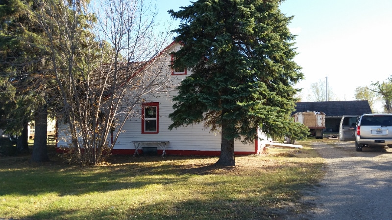 Building Photo - 423 3rd St W