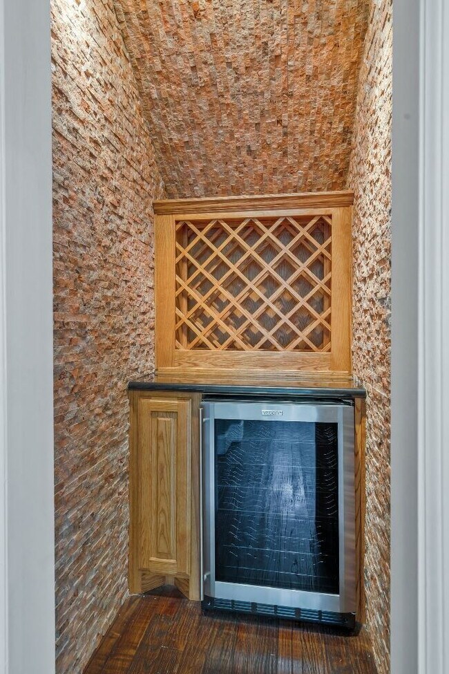 Building Photo - "Luxurious 5-Bed, 4-Bath Retreat in Grapevine - Expansive 4,428 Sq. Ft. Haven in Carroll ISD!"