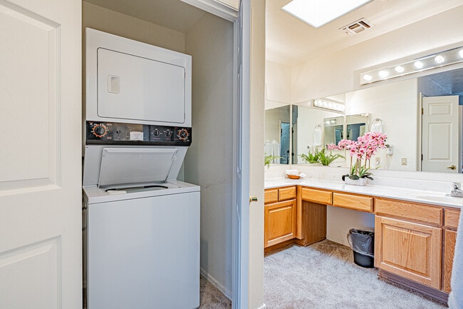 Building Photo - 1924 W Demetrie Loop