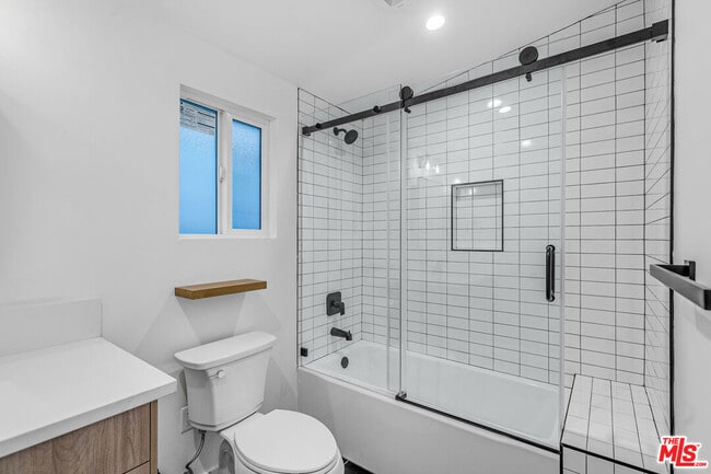 Building Photo - 5413 1/2 Troost Ave