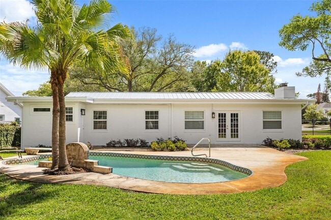 Building Photo - 1711 Chestnut Ave