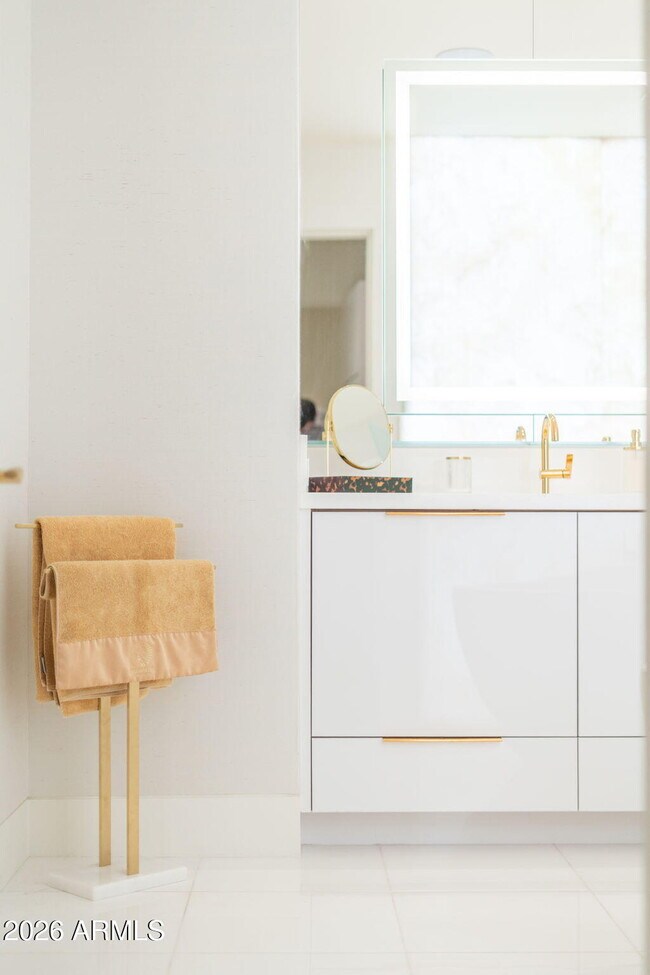 Building Photo - 6587 N Palmeraie Blvd