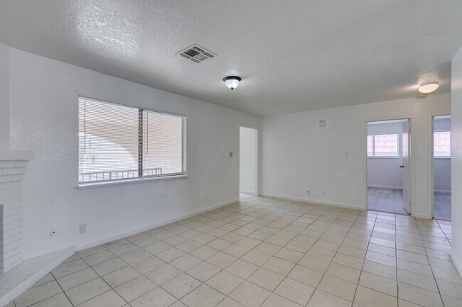 Building Photo - 6987 Mendon Ln