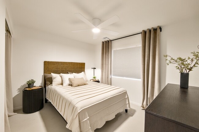 Building Photo - Golfside Villa