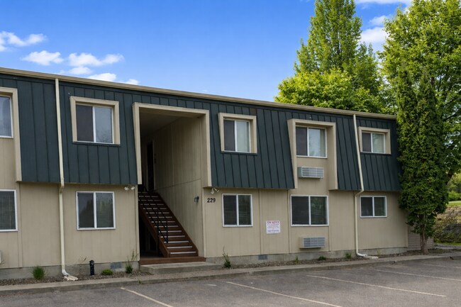 Building Photo - Make Your Move To Prosser!