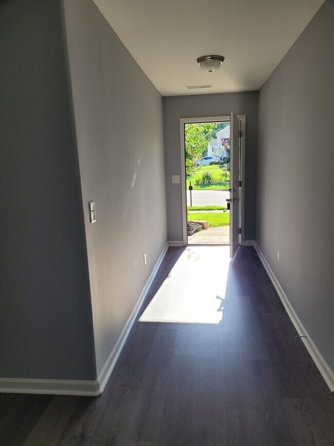 Building Photo - 1657 Extine Ln