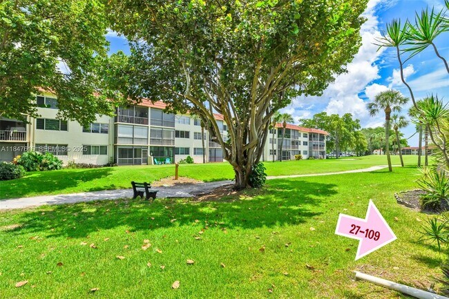 Building Photo - 681 S Hollybrook Dr