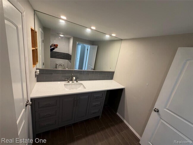 Building Photo - 29828 CITY CENTER # 1 Dr