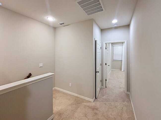 Building Photo - 1077 Amber Leaf Trl
