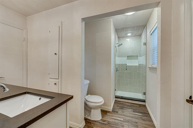 Building Photo - 2101 Warwick Dr