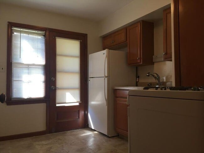 Building Photo - 205 S 65th St