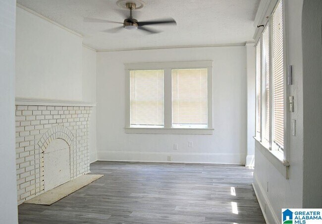 Building Photo - 607 E 22nd St