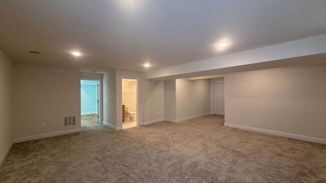 Building Photo - Craftsman-Style Home in Embrey Mill