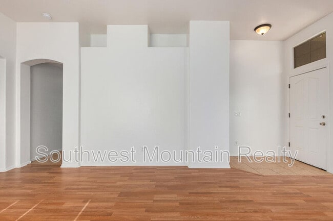 Building Photo - 1140 E Oak Rd