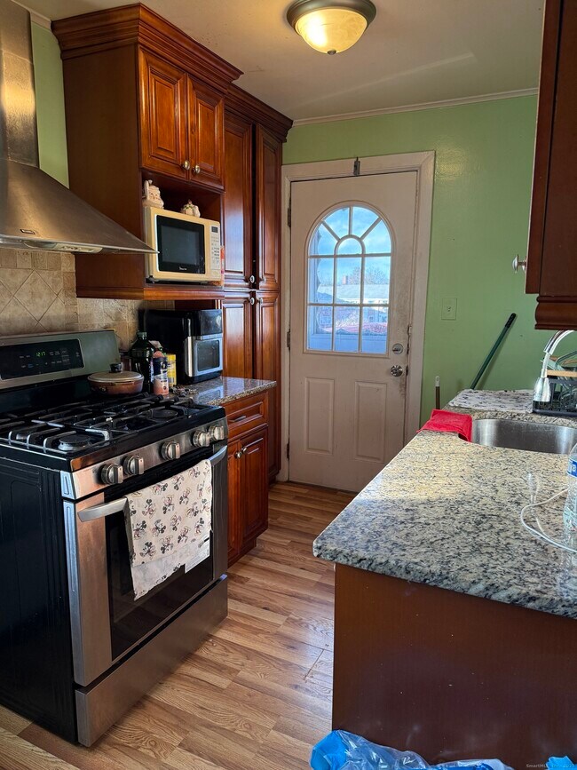 Building Photo - 1084 E Main St