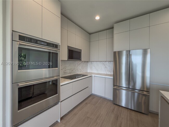 Building Photo - 5297 SW 183rd Ave