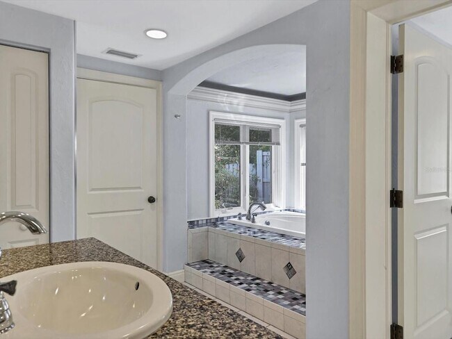 Building Photo - 3424 Tanglewood Dr