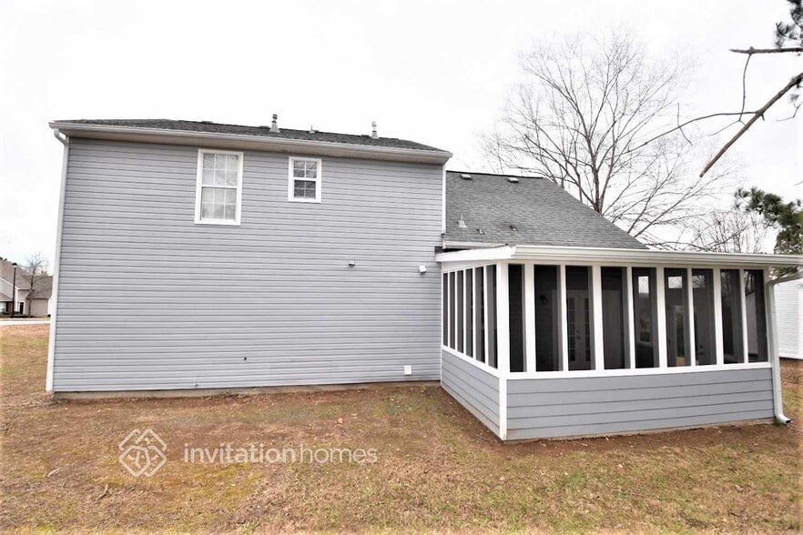 Building Photo - 2909 Sentinel Cir