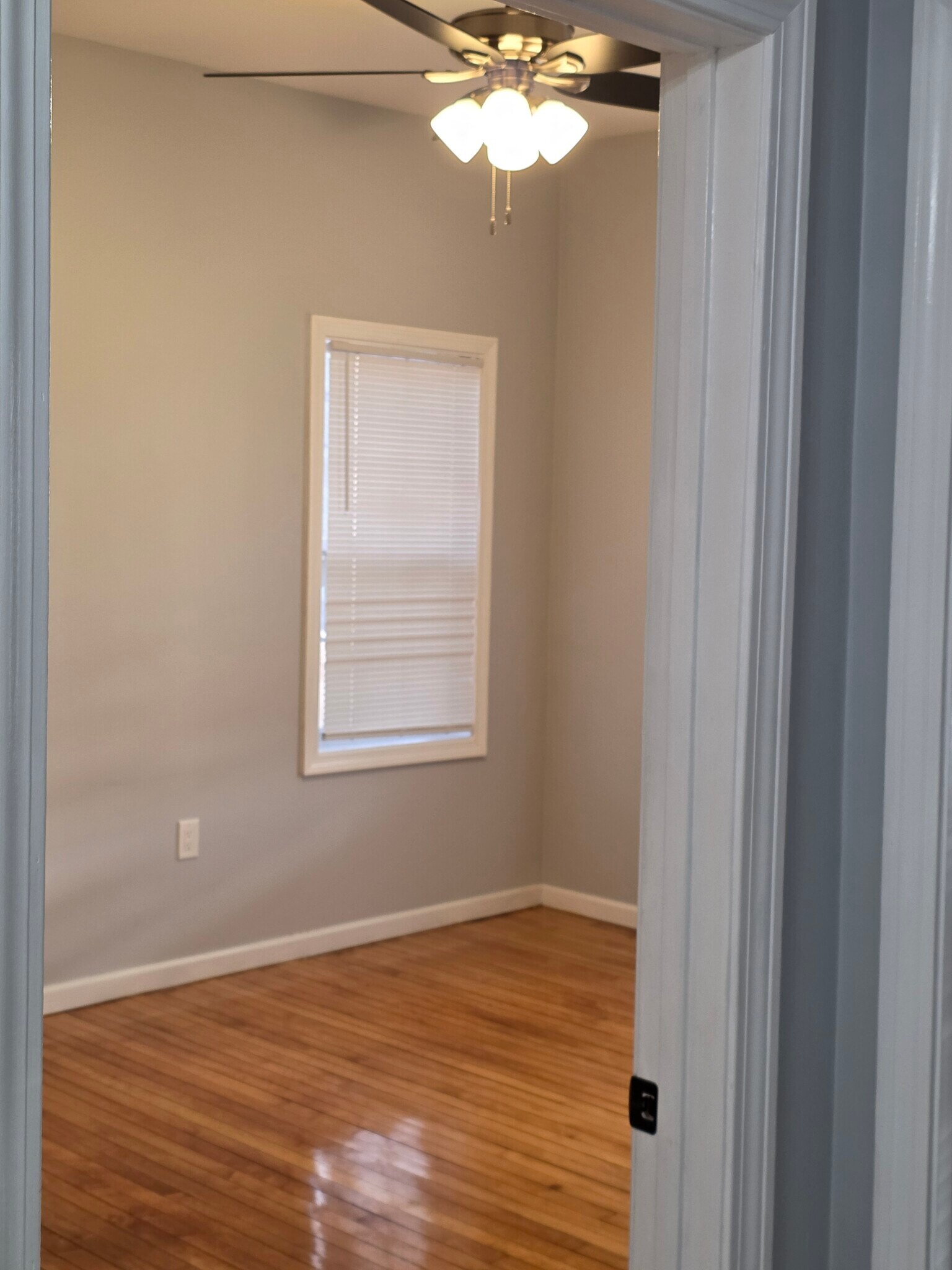 Building Photo - 1352 Bay St