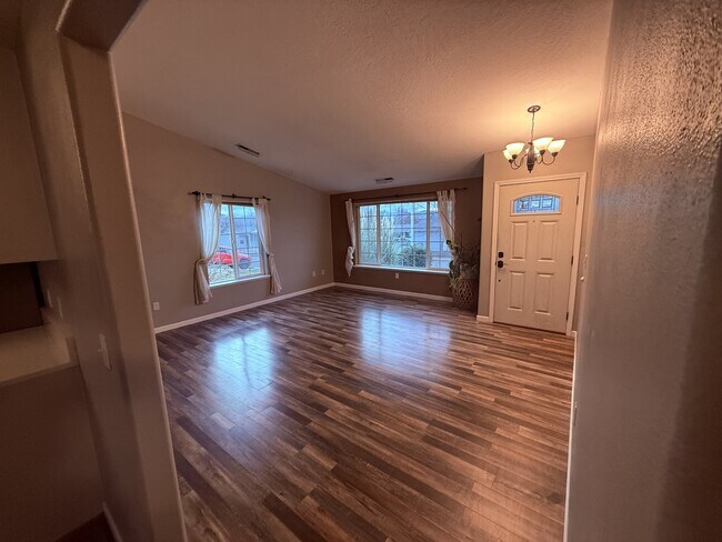 Building Photo - 624 Clearview Way