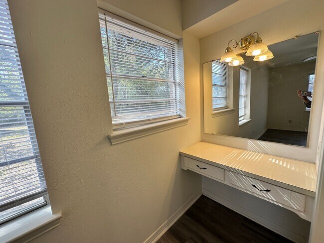 Building Photo - Conveniently located home in Greenville Texas!