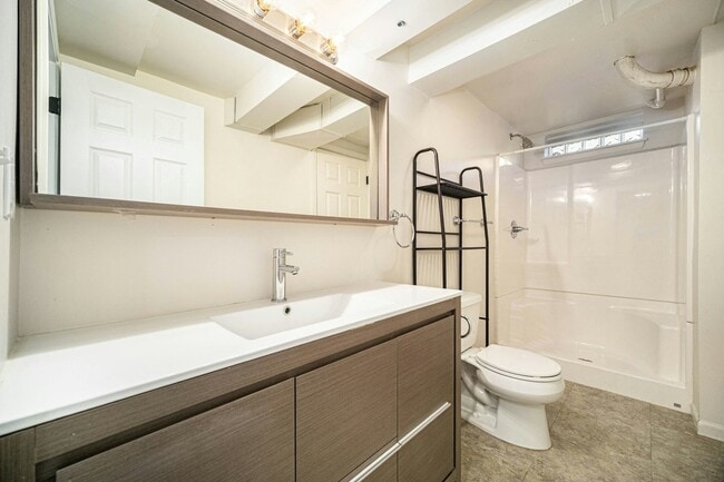 Building Photo - 1026 Gott St