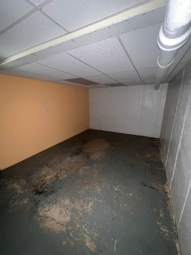 Building Photo - 9360 Hamilton Ct