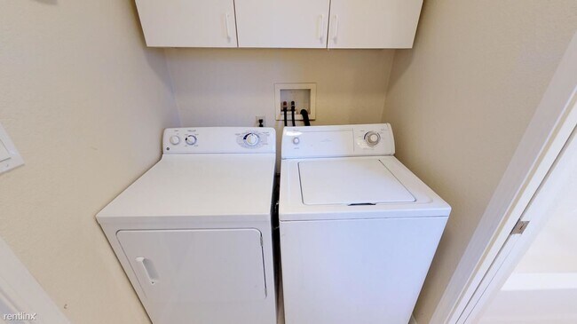 Building Photo - 1 br, 1 bath House - 762 Hamilton Ave Priv...
