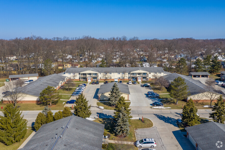 Building Photo - Oakwood Apartments