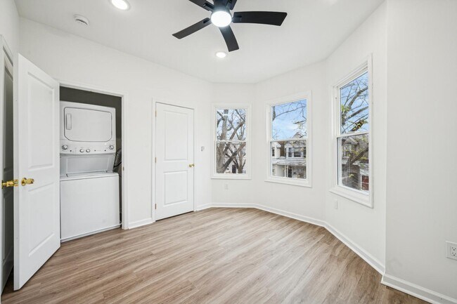 Building Photo - 2553 S Dewey St