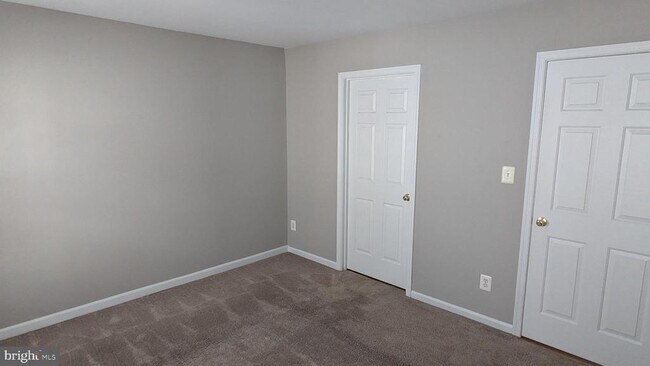 Building Photo - 1875 Tiger Lily Cir