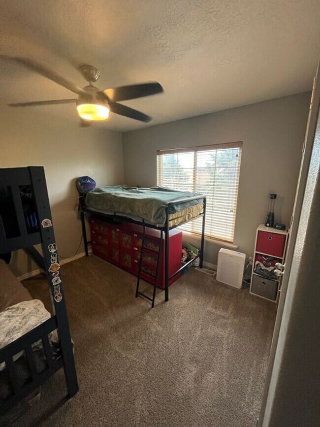 Building Photo - Saratoga Townhome