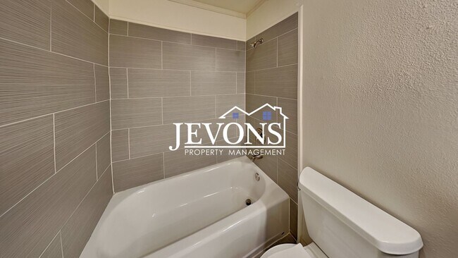 Building Photo - Top-floor 2-level condo with brand-new kit...